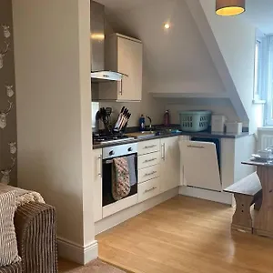  Apartment Upper 2 Bedroom In The Heart Of Jesmond