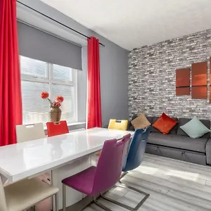  Apartment Centre Super Spacious Town House Free Parking And Wi-fi